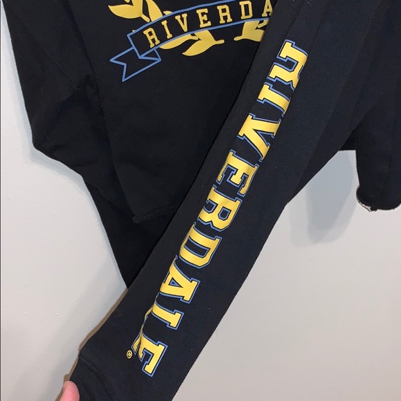 Riverdale Betty and Veronica Cropped Sweatshirt - Picture 4 of 5